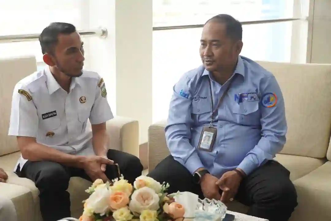 Kacab Bank Nagari bersama Wawako Allex Saputra.